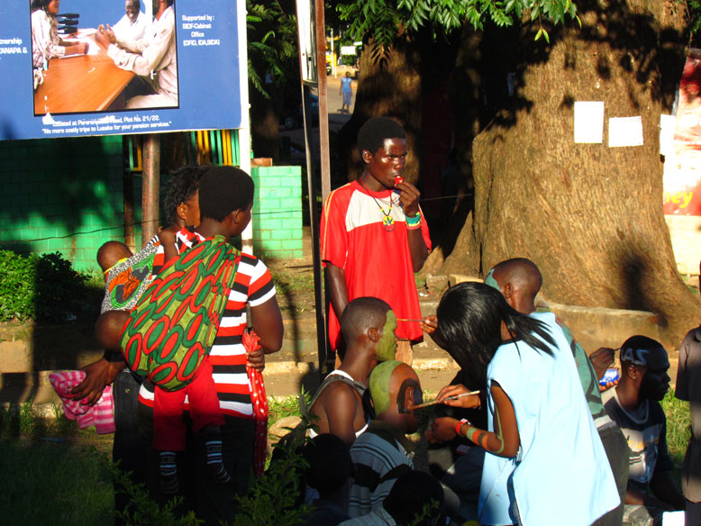 preparando la celebracion del partido